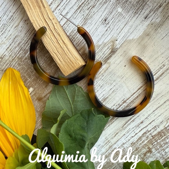 Tortoise Shell Open Hoop Earrings - Picture 1 of 1